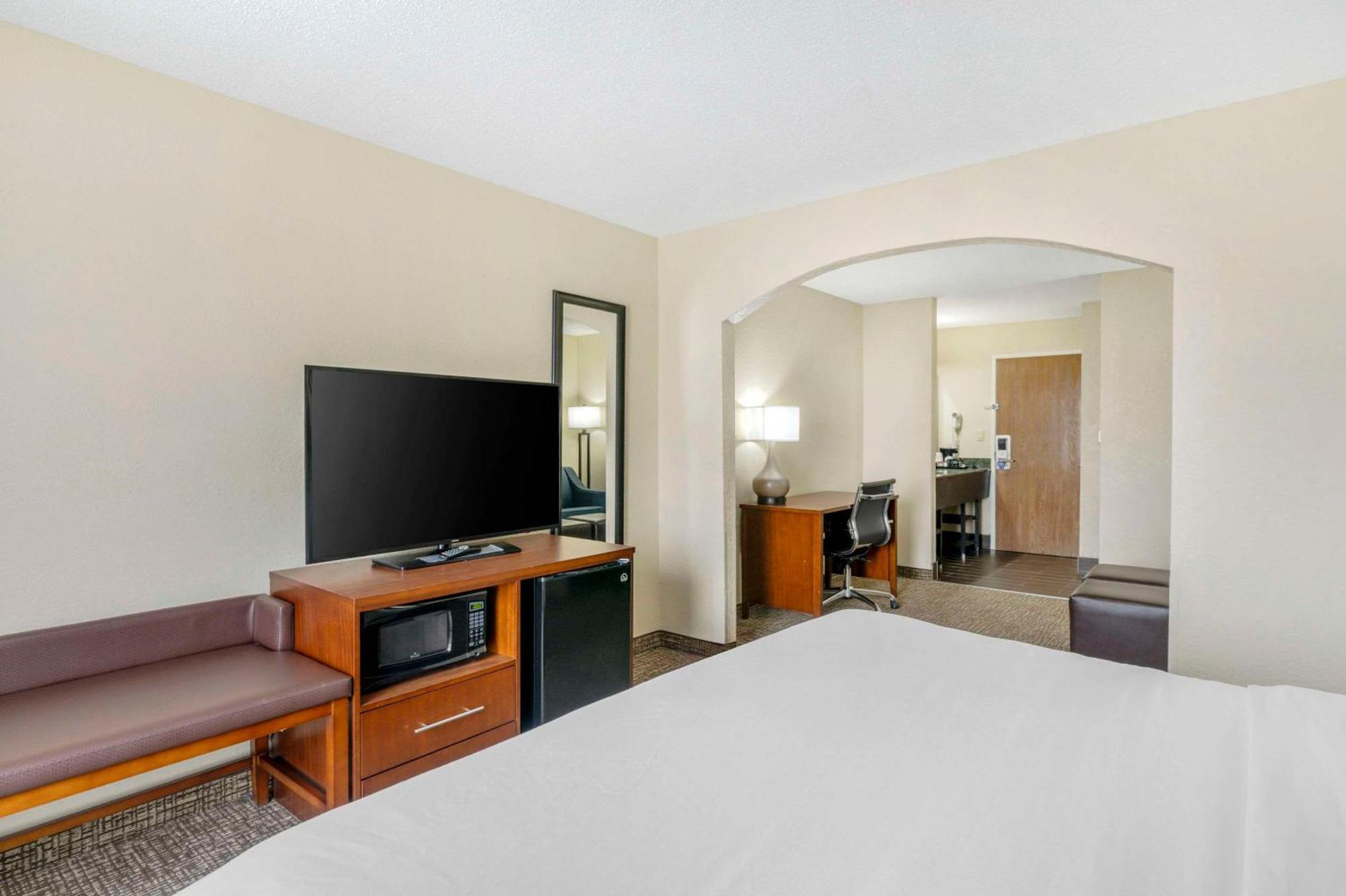 La Grange Comfort Inn & Suites מראה חיצוני תמונה