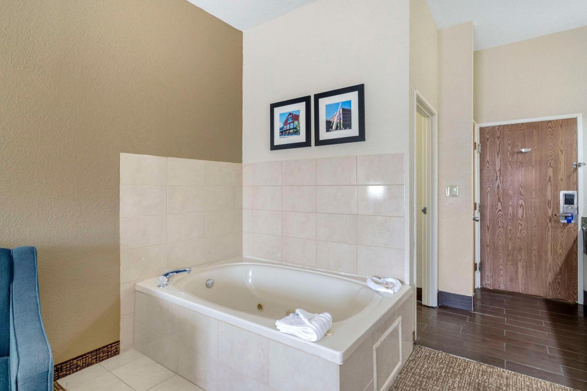 La Grange Comfort Inn & Suites מראה חיצוני תמונה